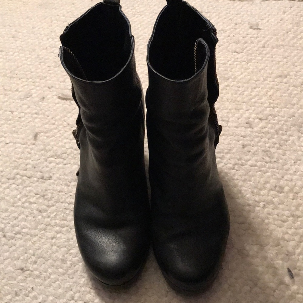 Nine West black leather wedge boots with side zip